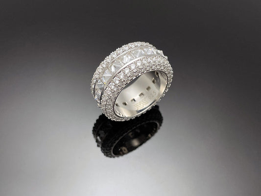 BTS Jungkook, Jimin, Suga, J Hope, NCT Doyoung, Taeyong, NCT127 Jungwoo, and pH-1 wearing WOOING 0.3ct Princess cut Spinner Ring