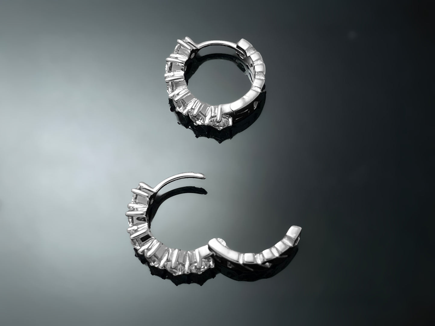 Compass Huggie Hoop Earring 3mm