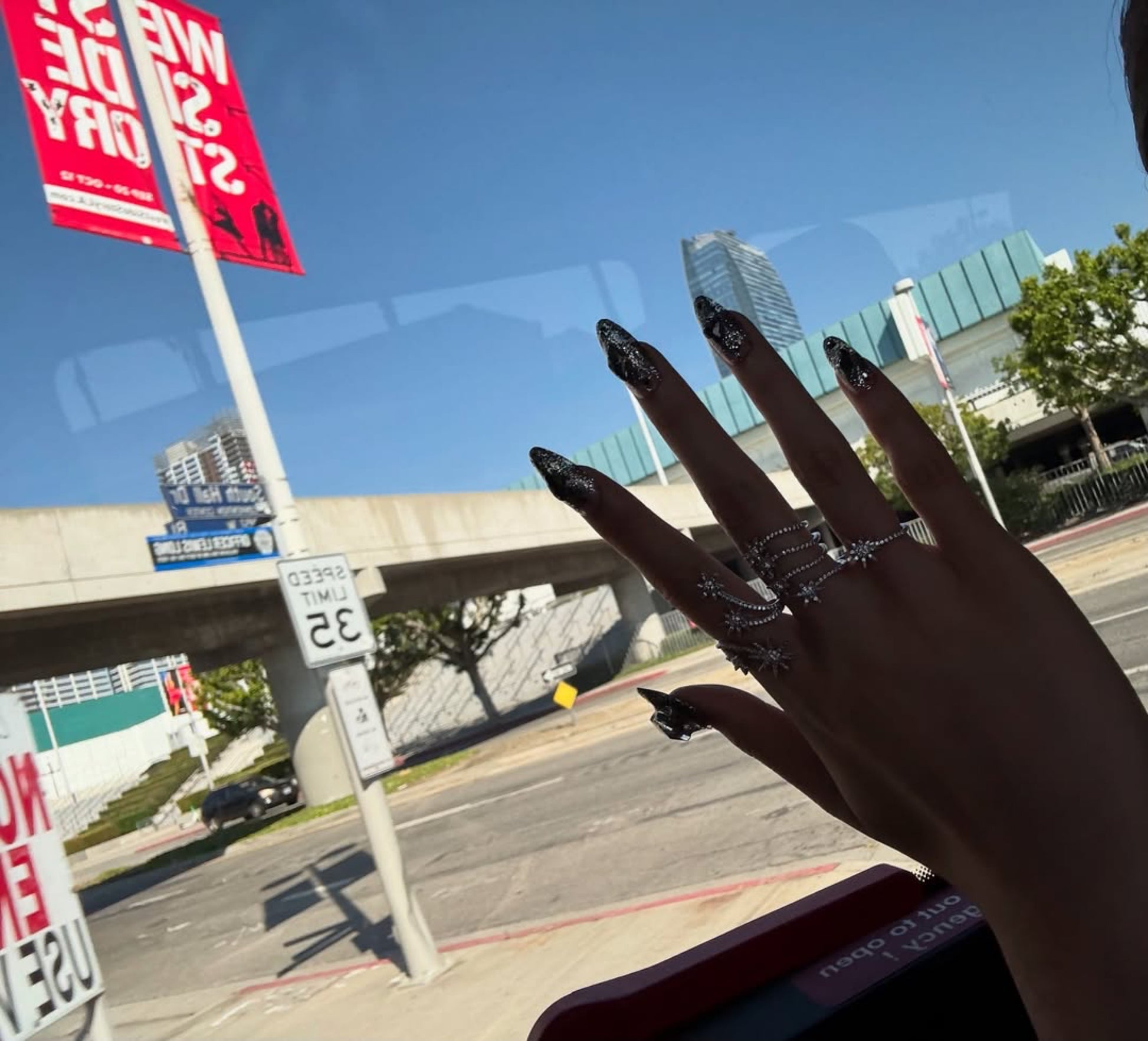 MEOVV Gawon wears WOOING Meteor trio ring